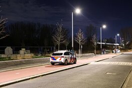 Persoon te water aan de Wim van Estlaan in Amsterdam-West
