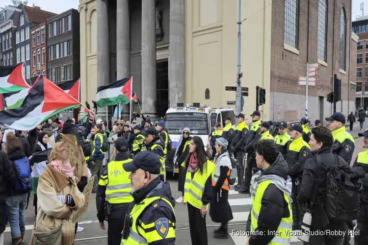 Aanhoudingen rondom demonstraties Waterlooplein