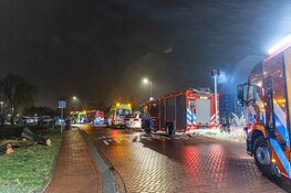 Grote zoekactie na auto te water in Amsterdam
