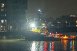 Grote zoekactie na auto te water in Amsterdam