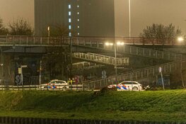 Grote zoekactie na auto te water in Amsterdam
