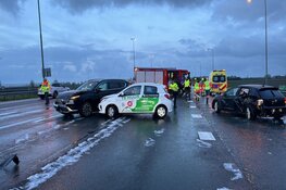 Groot ongeval op A4 bij Nieuw-Vennep: zestien voertuigen betrokken