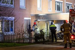 Portiek verwoest door vermoedelijke explosie in Amsterdam-Zuidoost