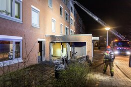 Portiek verwoest door vermoedelijke explosie in Amsterdam-Zuidoost