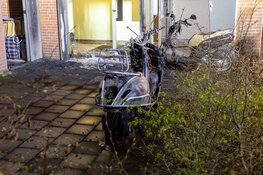 Portiek verwoest door vermoedelijke explosie in Amsterdam-Zuidoost