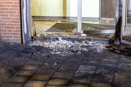 Portiek verwoest door vermoedelijke explosie in Amsterdam-Zuidoost