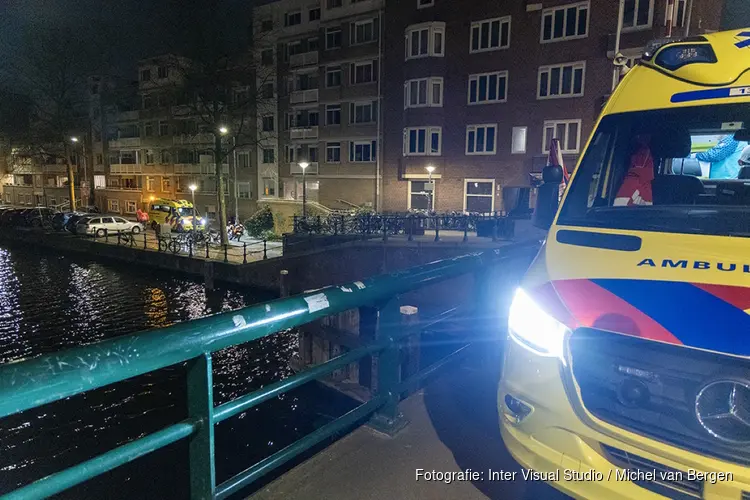 Omstander red te water geraakt persoon aan Baarsjesweg