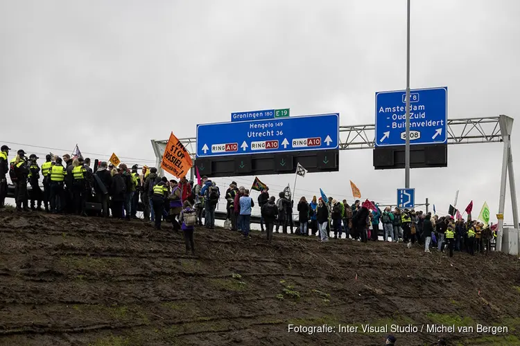 Politie neemt auto's Extinction Rebellion in beslag, blokkade-actie niet gelukt
