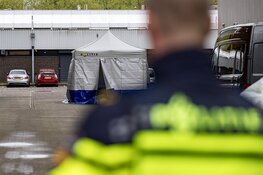 Onderzoek naar overleden persoon op het Buikslotermeerplein in Amsterdam