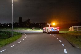 Auto raakt te water in Amsterdam-Noord