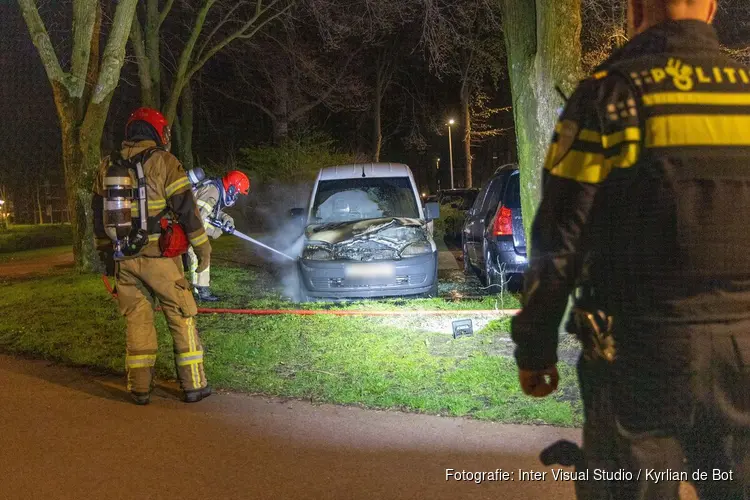 Nachtelijke autobrand in Amsterdam-Noord