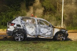Auto volledig uitgebrand aan de Seineweg