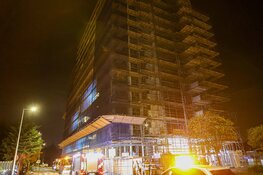 Brand in een flat aan de Stellingweg in Amsterdam-Noord