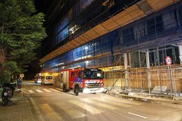 Brand in een flat aan de Stellingweg in Amsterdam-Noord