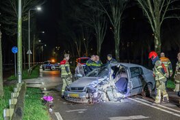 Automobilist zwaargewond na eenzijdig ongeval in Diemen