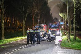 Automobilist zwaargewond na eenzijdig ongeval in Diemen
