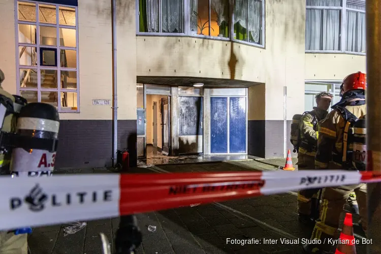 Explosie bij portiekwoning in Amsterdam-Zuidoost