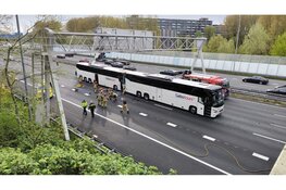Botsing tussen touringcarbussen op A10-Oost