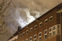 Grote brand in woning Amsterdam, één bewoner naar ziekenhuis