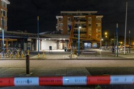 Explosie na brandstichting met vloeistof bij café in Diemen