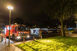 Politie-onderzoek na autobrand in Amsterdam-Zuidoost