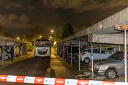 Politie-onderzoek na autobrand in Amsterdam-Zuidoost