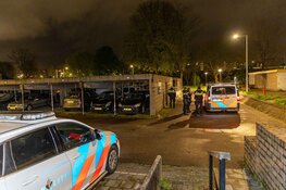 Politie-onderzoek na autobrand in Amsterdam-Zuidoost