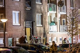 Explosie in Amsterdam Nieuw-West bij portiek appartementencomplex