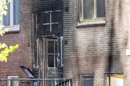 Explosie in Amsterdam Nieuw-West bij portiek appartementencomplex