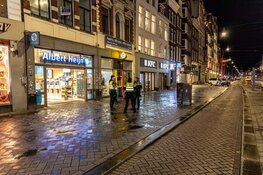 Geldautomaat vliegt in brand op het Damrak