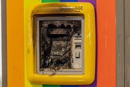 Geldautomaat vliegt in brand op het Damrak