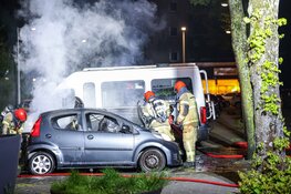 Drie auto's door brand verwoest in Amsterdam Nieuw-West