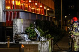 Scooterbrand zorgt voor schade aan portiek aan Ladogameerhof