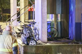 Scooterbrand zorgt voor schade aan portiek aan Ladogameerhof