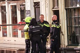 Persoon gereanimeerd na val uit raam in Amsterdam-Centrum
