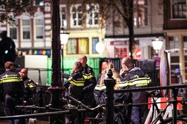 Persoon gereanimeerd na val uit raam in Amsterdam-Centrum