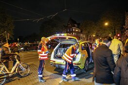 Beklimmer Westertoren valt en raakt gewond, anderen aangehouden