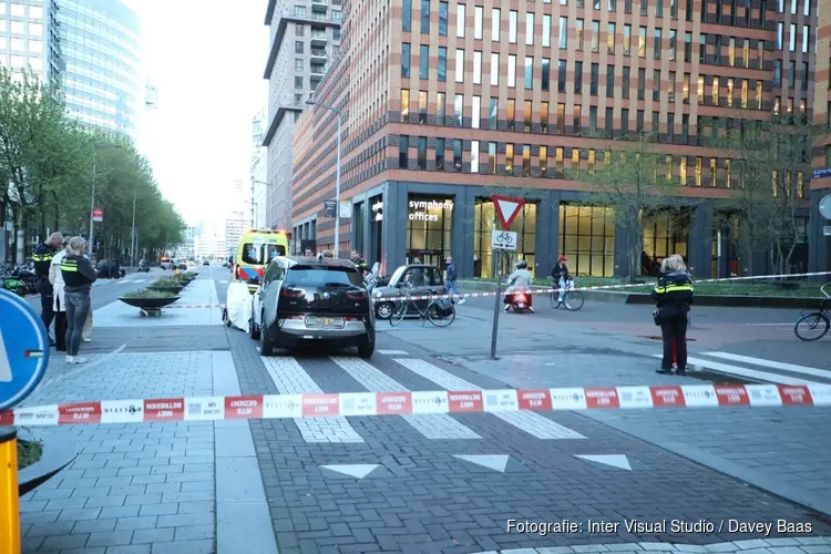 Fietser aangereden op Gustav Mahlerlaan in Amsterdam-Zuid