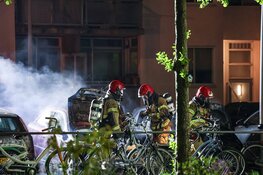 Twee auto's door brand verwoest in Amsterdam-Noord