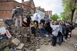 Amsterdamse politie start optreden tegen demonstratie Binnengasthuis