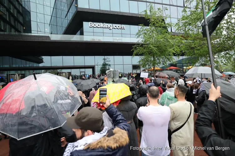 Pro-Palestina demonstratie bij Booking.com