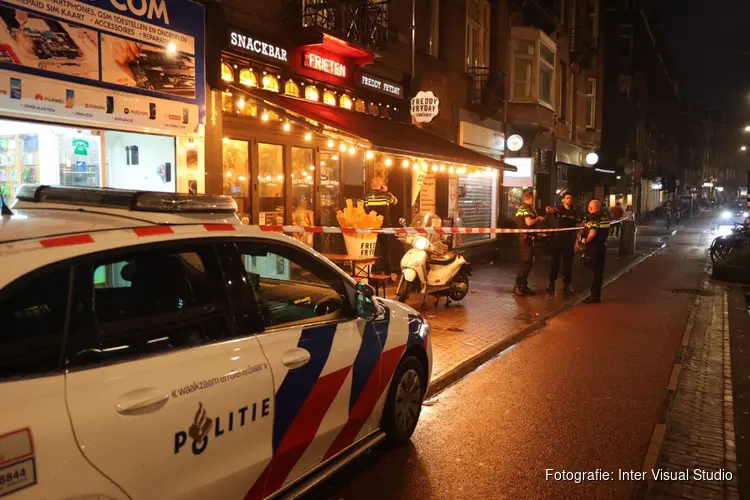 Supermarkt en belwinkel overvallen in West