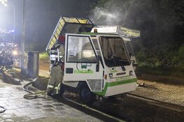 Bedrijfswagen in vlammen op aan de Tugelaweg