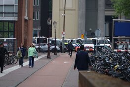 Politie zet betogers uit Stopera