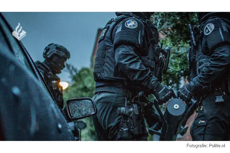 Vier verdachten aangehouden bij inval (drugs)woning
