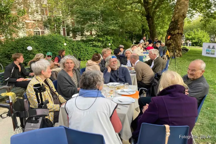 Geslaagd buurtdiner in Weteringbuurt