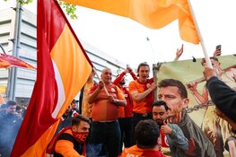 Galatasaray-fans vieren titel op Plein 40-45