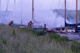 Twee boten brandden volledig af en zinken in Amsterdam