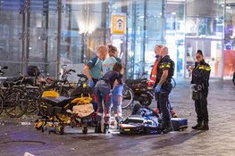 Twee gewonden bij schietpartij voor station Amsterdam Bijlmer ArenA