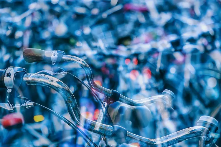 Amsterdam geeft 3250 fietsen weg